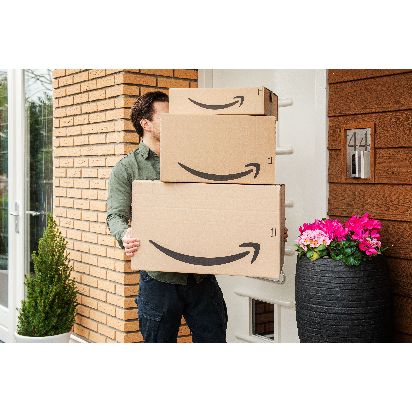 Amazon_landscape_delivery_guy2_HR.jpg